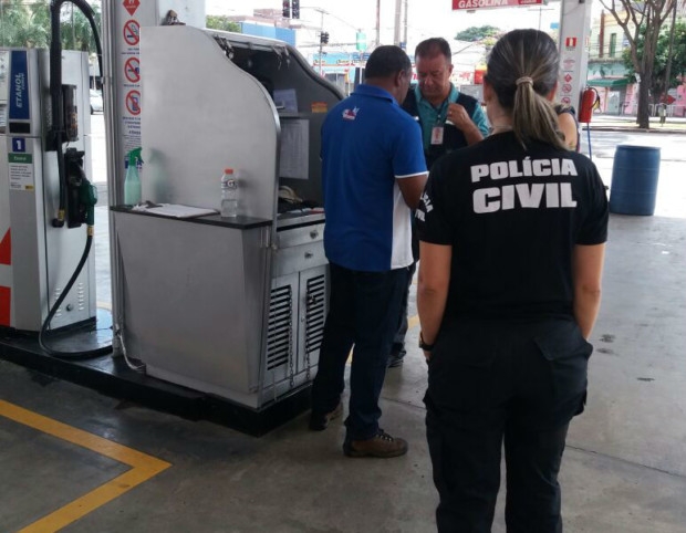 Operação fiscaliza postos de combustível em Goiânia
