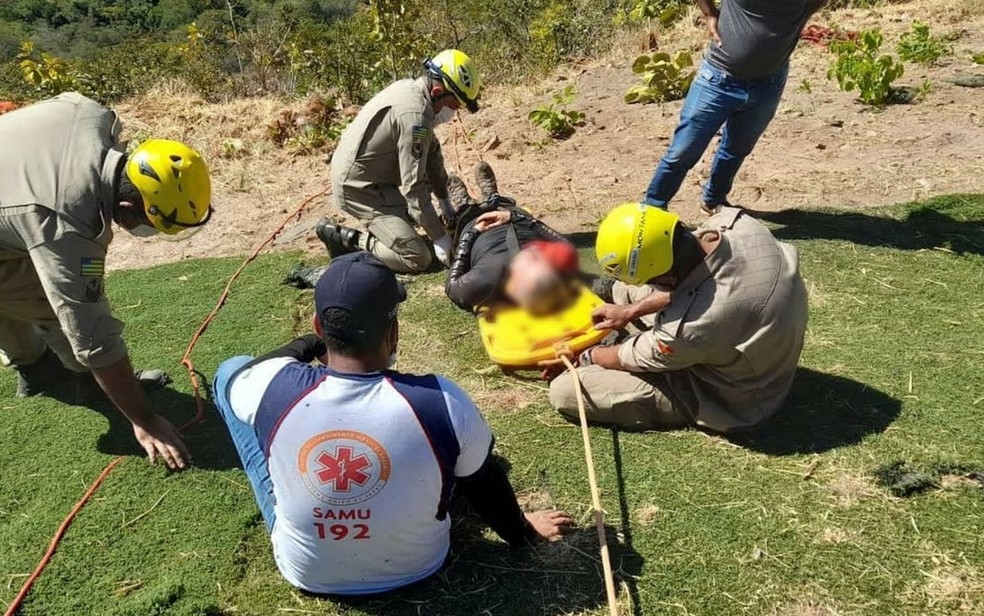 Piloto de parapente cai em Jaraguá