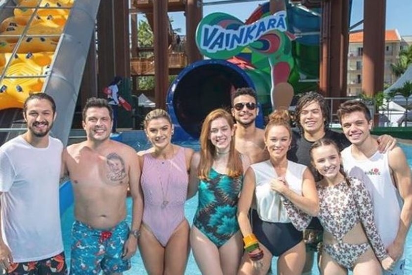 Famosos apagam fotos em brinquedo após morte de turista