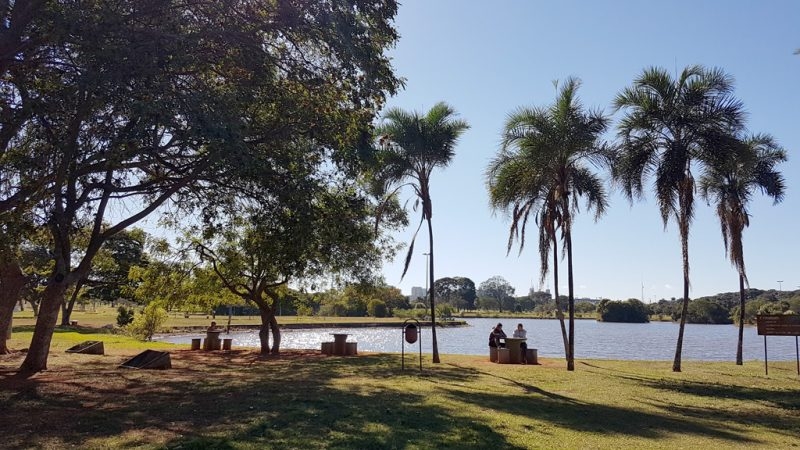Colégio demite orientador religioso que foi flagrado fazendo sexo em parque