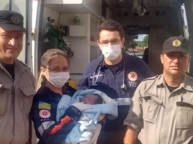 PMs ajudam jovem em trabalho de parto em Goiânia