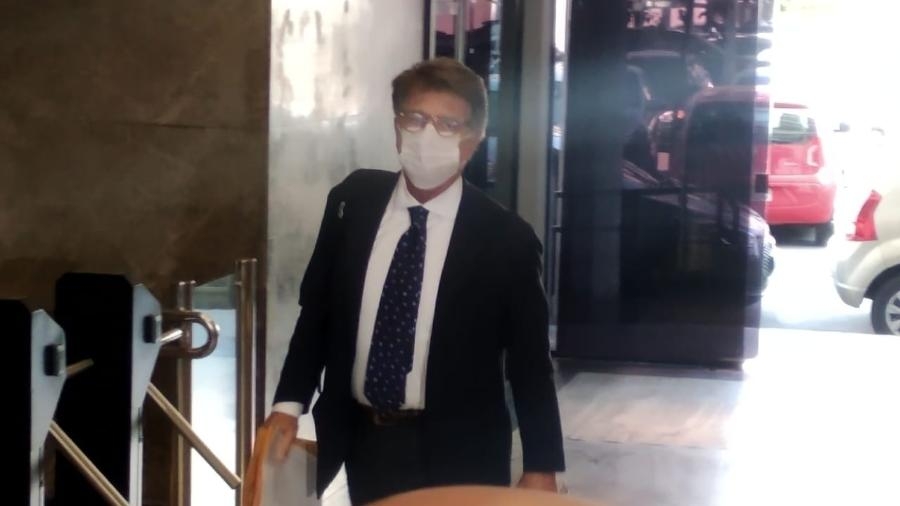 Empresário Paulo Marinho presta depoimento sobre vazamento de operação para Flávio Bolsonaro