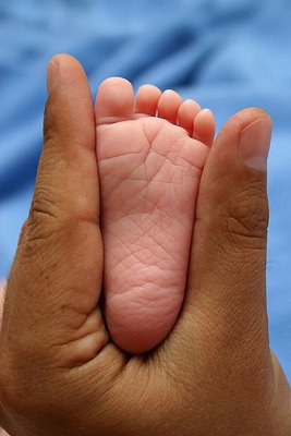 Mãe dorme em cima de bebê que morre sufocado