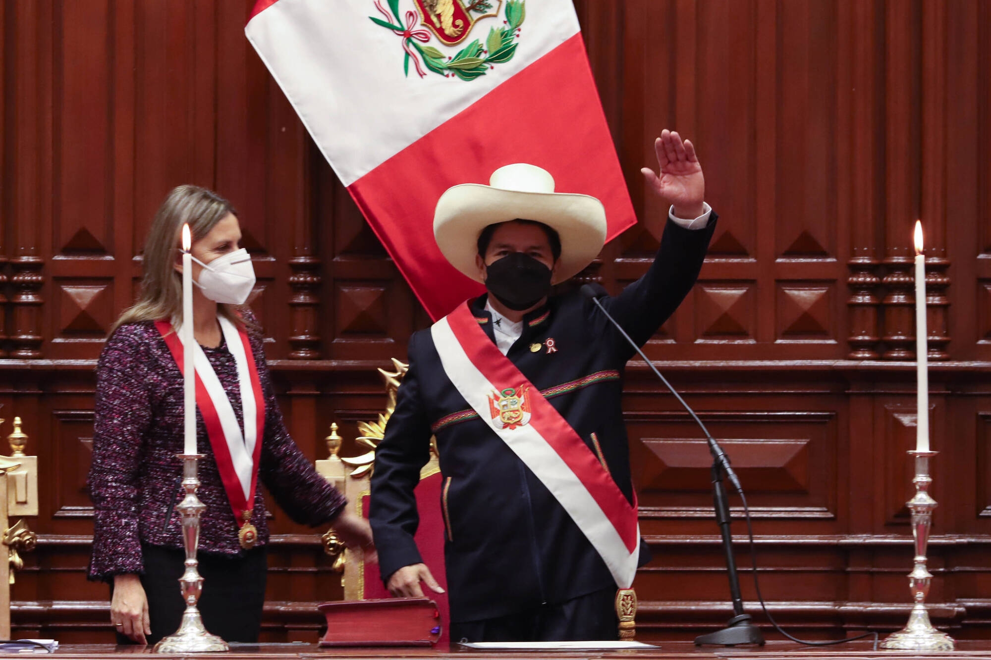 Polícia peruana revista sede do partido de Pedro Castillo