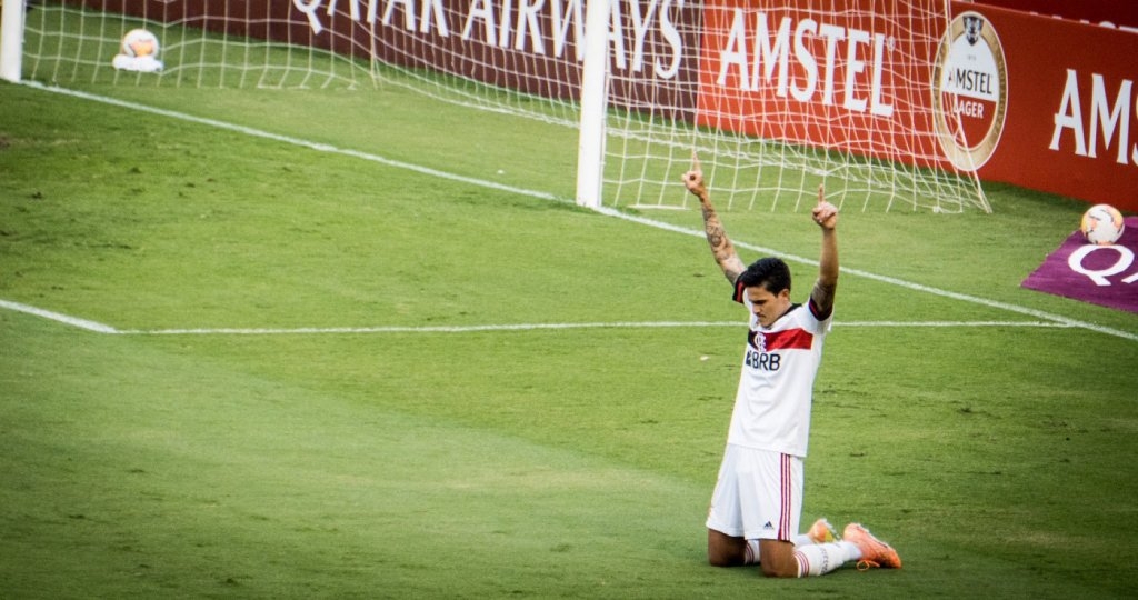 Flamengo e Palmeiras duelam pela Supercopa