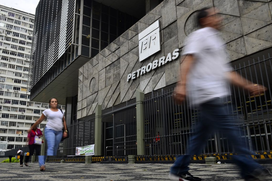 Petrobras anuncia venda de ações