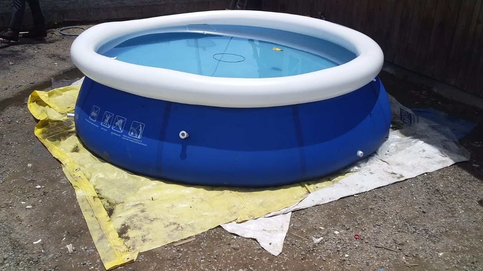 Mãe é morta menos de uma semana, após a filha morrer em uma piscina