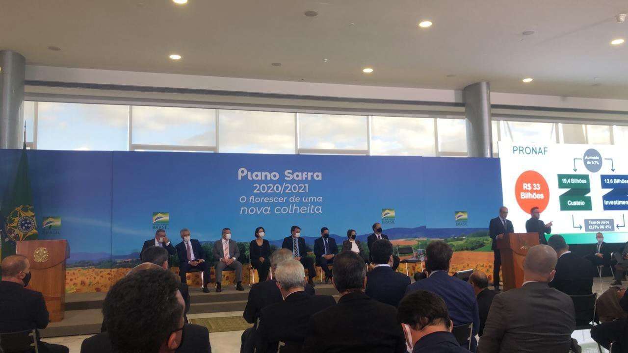Bolsonaro elogia Caiado no lançamento do Plano Safra