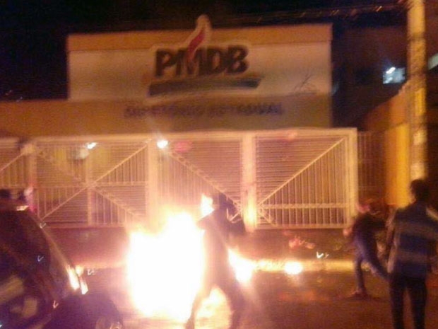 PMDB goiano diz que sede foi alvo de ataque de manifestantes