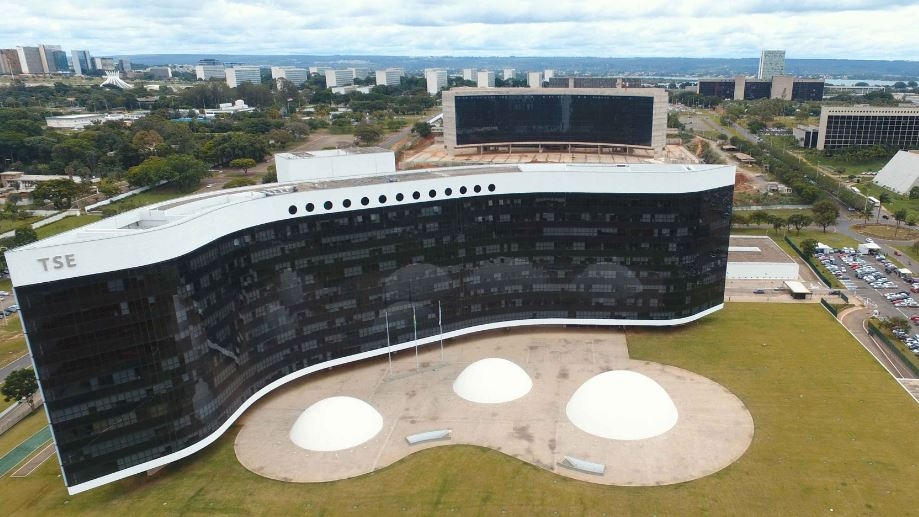 Mãos ao alto da nova logomarca do TSE significa chega de ladrões!