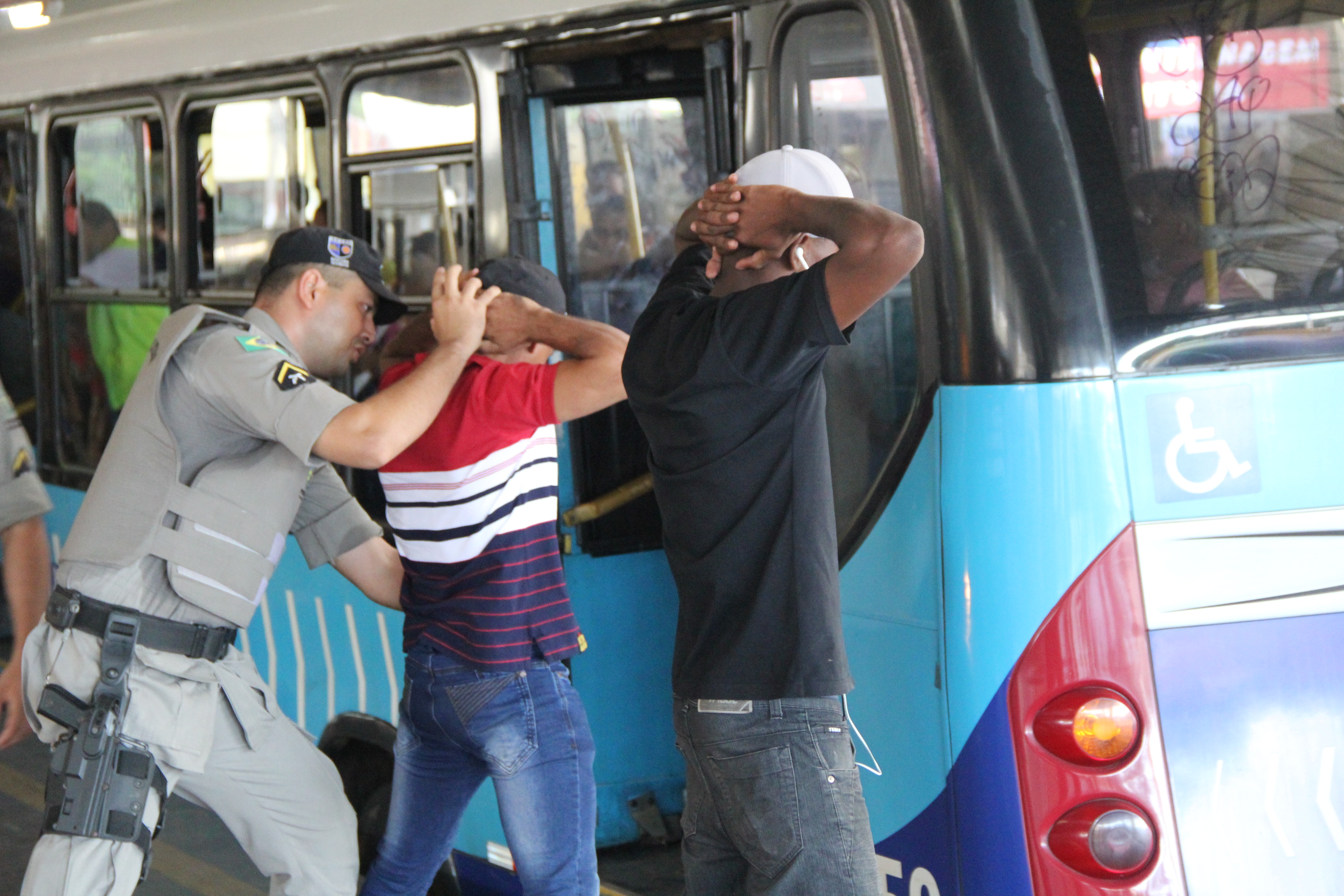 PM faz operação no transporte coletivo
