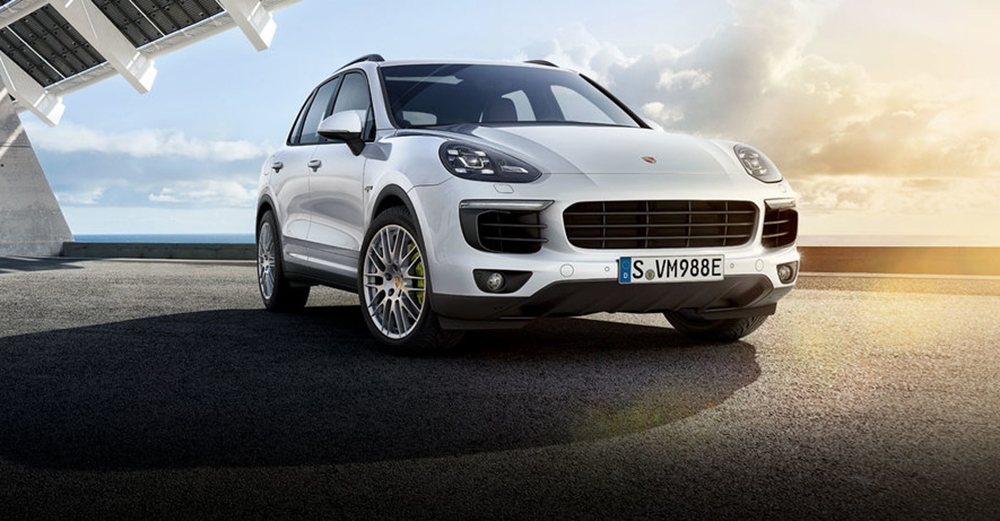 Porsche já vende seu primeiro SUV de luxo plug-in híbrido no Brasil