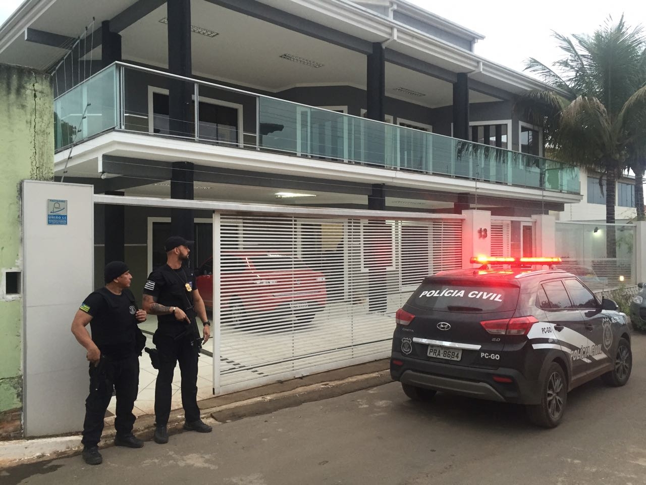 Apesar de pagar R$ 850 mil para passar em concurso e vestibular, mãe e filha não foram aprovadas 