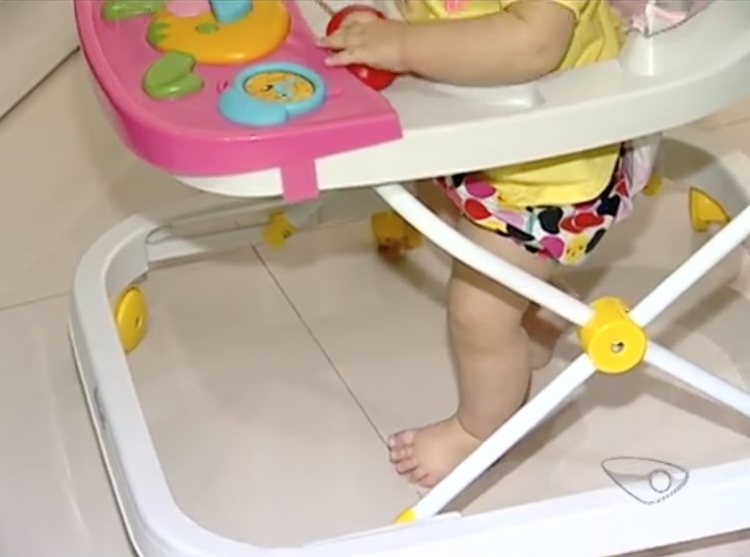 Uso de andadores prejudica desenvolvimento de bebês