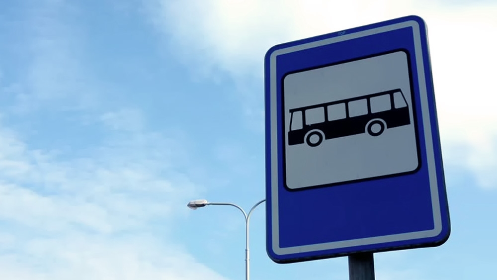 Homem tenta impedir assalto em ponto de ônibus e é baleado em Goiânia