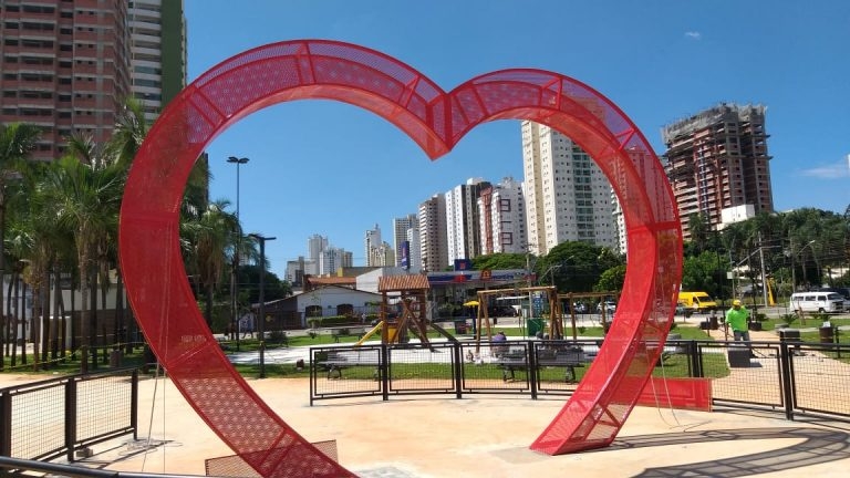 Prefeitura inaugura a “Praça do Amor” nesta quinta