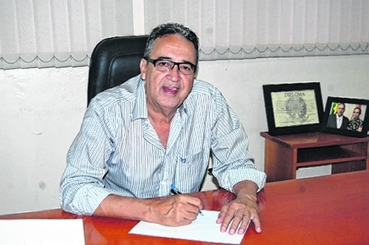 Promotor questiona  prefeito e ex-prefeito