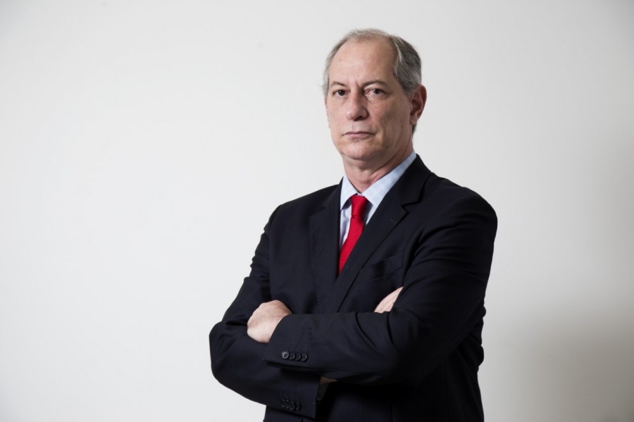 Ciro Gomes afirma que não faz parte "dessa esquerdinha boboca que alisa bandido"