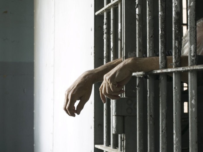 Professor de dança é preso após enviar vídeo pornográfico para aluna de 13 anos em Jaraguá