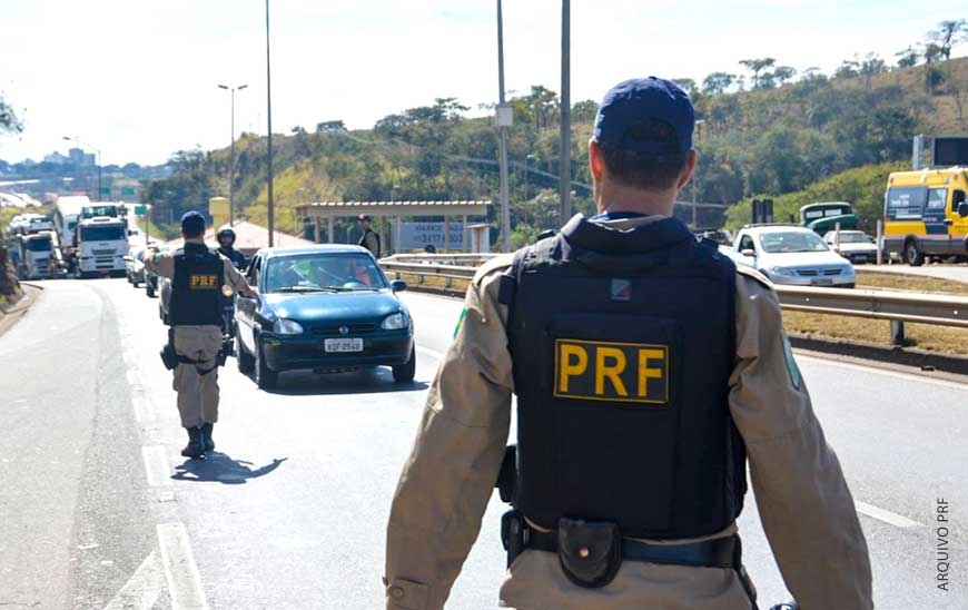 Mulher pula de carro em rodovia para fugir de homem que a teria estuprado