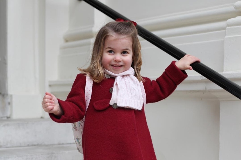 Confira as fotos do primeiro dia de aula da princesa Charlotte