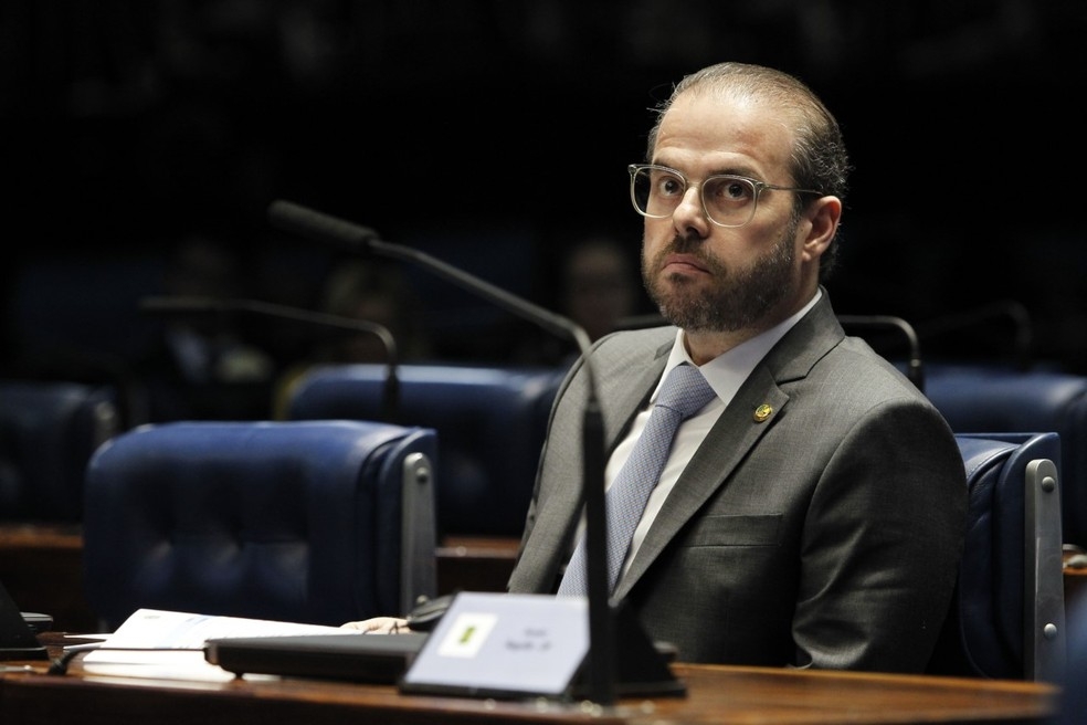 Prisco Bezerra é o terceiro senador com coronavírus