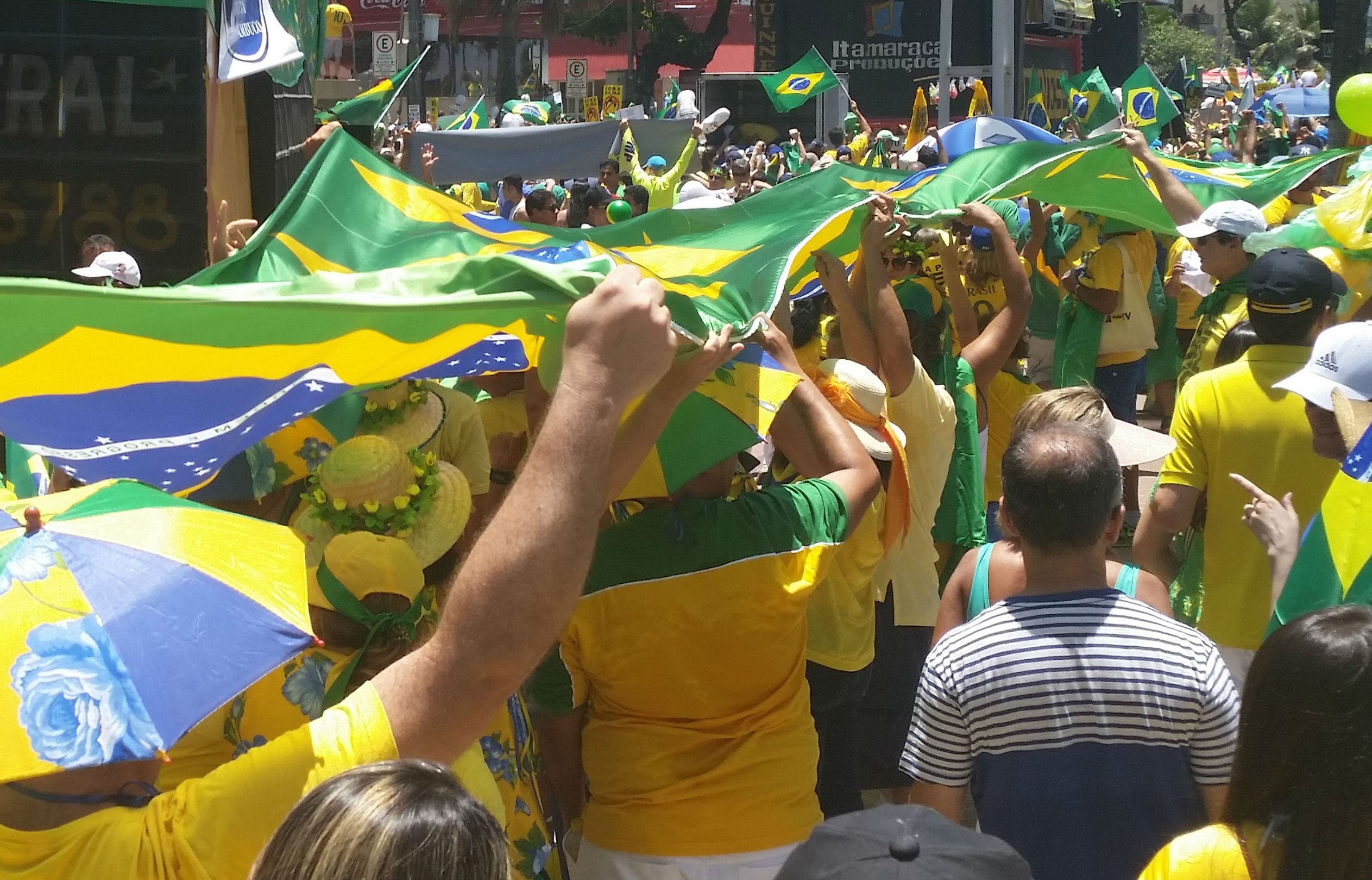 35 mil protestam contra Dilma e Lula em Goiânia
