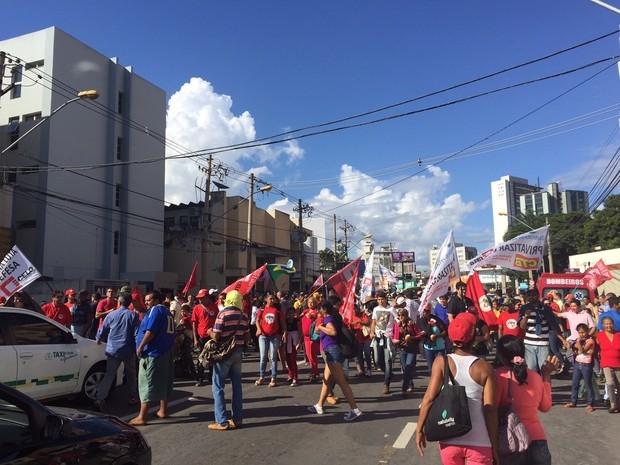 Manifestantes protestam contra privatização da Celg