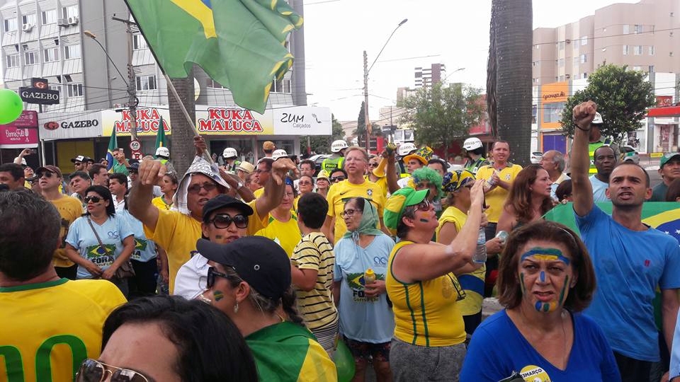 Manifestantes contam 90 mil nas ruas contra Dilma e Lula