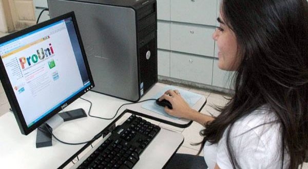 Candidatos do ProUni têm até hoje para aderir à lista de espera