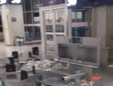 Funcionário ‘surta’ e provoca quebradeira no aeroporto Galeão