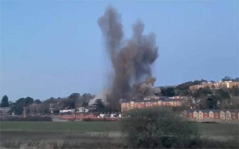 Bomba da 2ª Guerra é detonada perto de universidade no Reino Unido