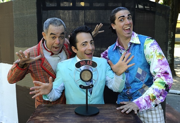 Rádio, circo e teatro