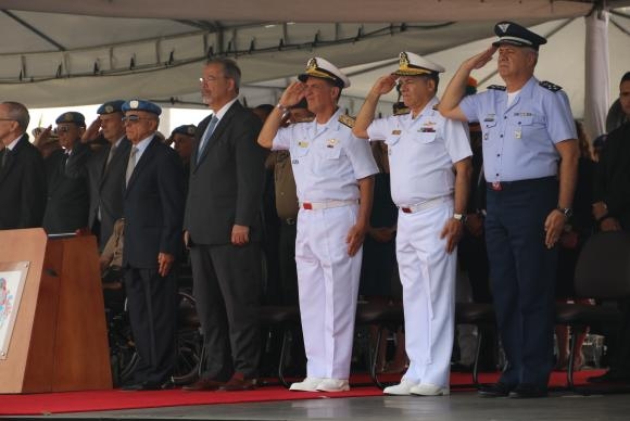 Não existe possibilidade de intervenção militar, afirma ministro da Defesa
