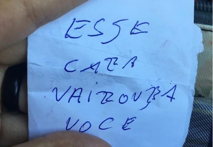 Homem alerta estudante sobre assalto em ônibus com bilhete