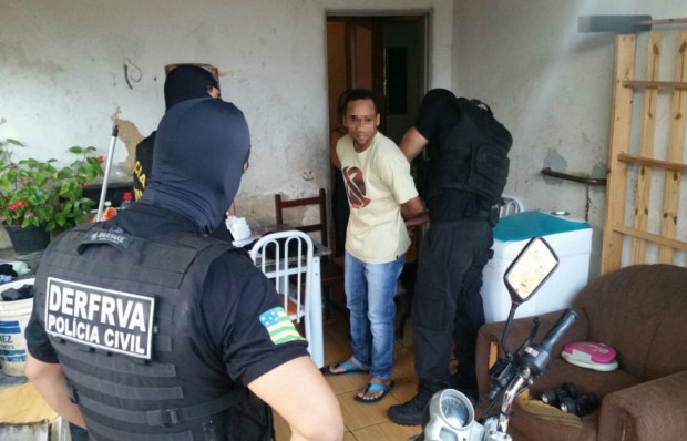 PC cumpre mandados contra quadrilha especializada em roubo de veículos
