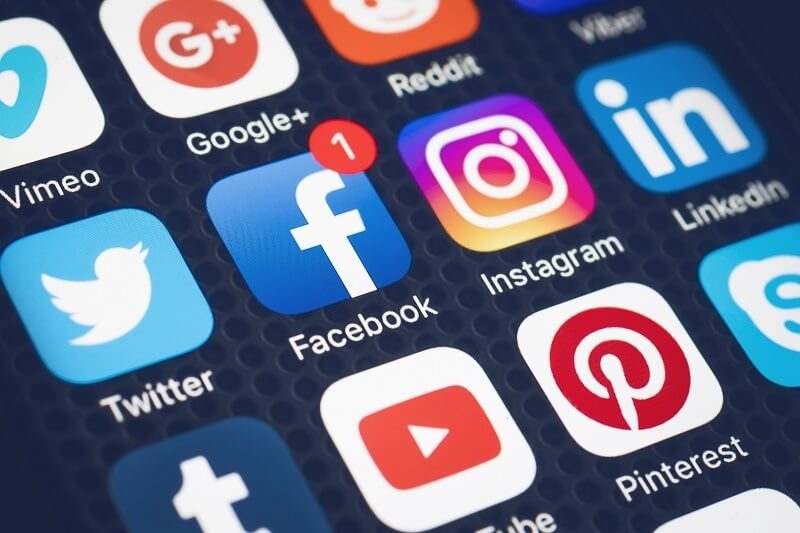 Procurando emprego? Algumas empresas estão olhando suas redes sociais