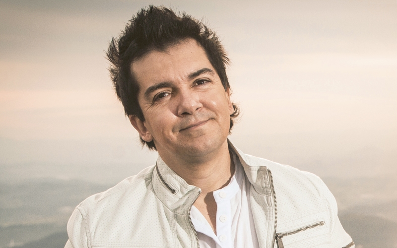 Cantor Regis Danese fala sore depressão em entrevista no DM TV
