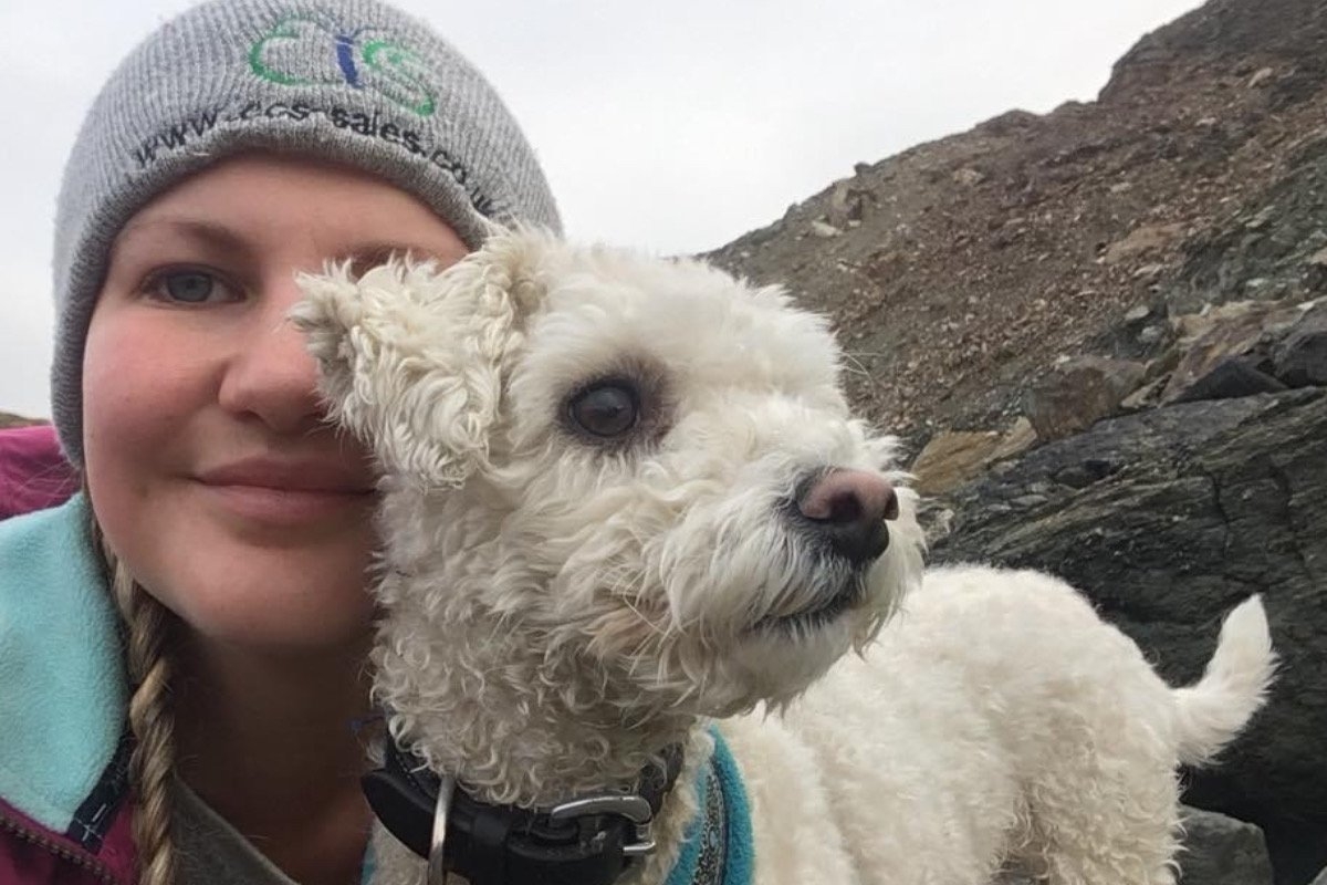 Veterinária cai em rio e morre afogada com seus dois cães