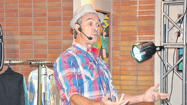 Humorista Tom Carvalho encerra programação 2017 do Riso no HGG
