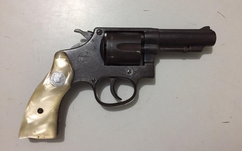 Idosa morre com tiro acidental após netos brincarem com arma