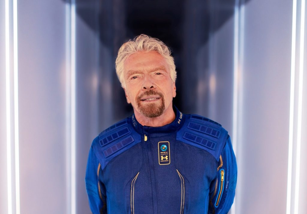 Bilionário Richard Branson vai ao espaço com sucesso e abre nova era no setor