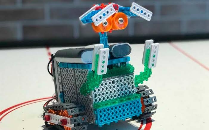 Crianças cegas apresentam projetos de robótica em Goiânia