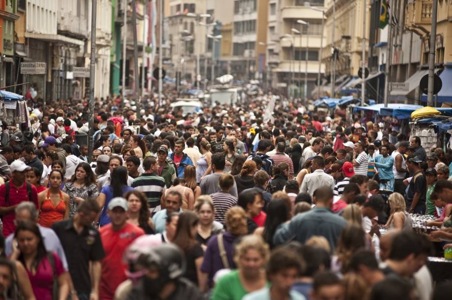 Brasil já tem mais de 207 milhões de habitantes, segundo IBGE