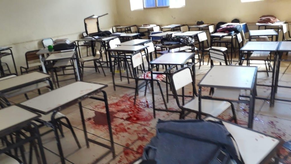 Aluno entra em escola e atira contra colegas em MG