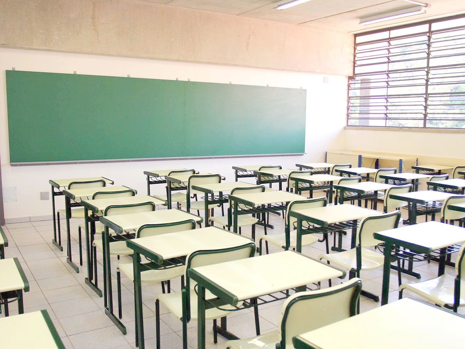 Governo Temer quer liberar até 40% do ensino médio a distância, aponta jornal