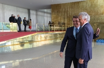 Caiado é homenageado em cerimônia de 400 dias da gestão Bolsonaro