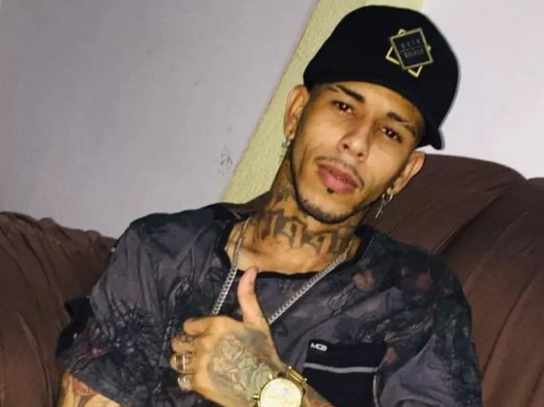 Tatuador é executado dentro do próprio estúdio