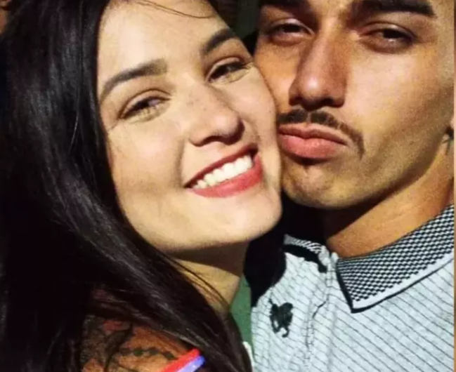 Jovem acusada de matar namorado com agulha de narguilé foi indiciada por homicídio doloso