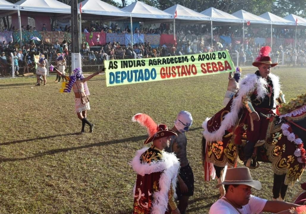 Vídeos indicam que tumulto causado por 'mascarados' em Pirenópolis pode ser antecipação de campanha